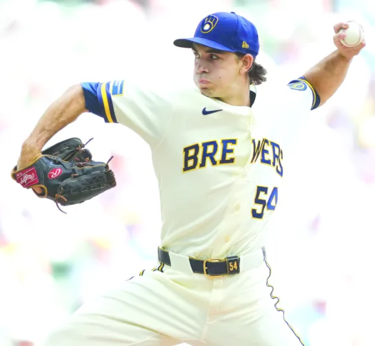 Milwaukee jumps out early to win Thursday